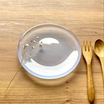 「空色を映す水たまり」丸いガラス皿　食器　器　お皿の画像