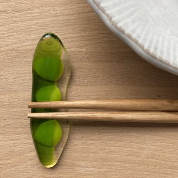 豆が顔をだした枝豆のお箸置き（2客）