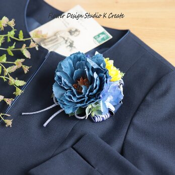 向日葵とデニムピオニーのコサージュ　デニム　デニムのお花　ナチュラル　ひまわり　ヒマワリ　青　ブルー　結婚式　入学式　卒業式　の画像
