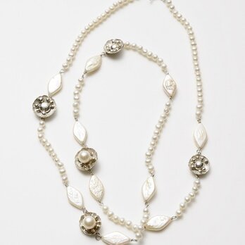 Pearl flower long necklace