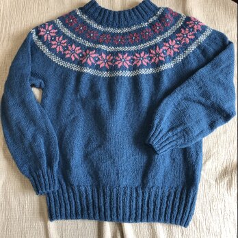 ピンクローズのセーターの画像