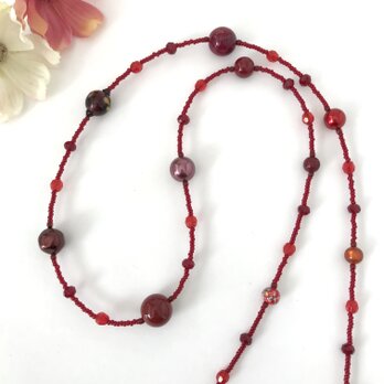 赤 色 の 大ぶり ロングネックレス ビーズ