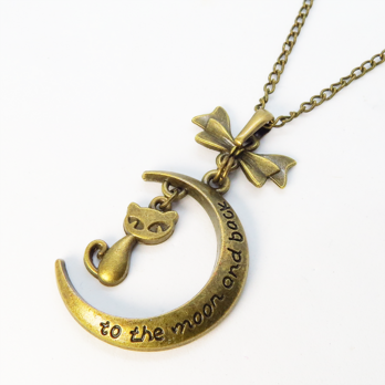 アンティーク調の三日月と猫の大人可愛いネックレス ゴシック リボン 真鍮古美 ムーンネックレス