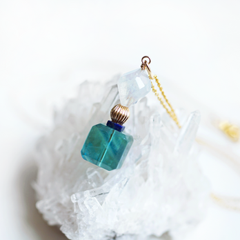 ブルーグリーンフローライトによる香水瓶風の50cmネックレス　～Perfume bottleの画像