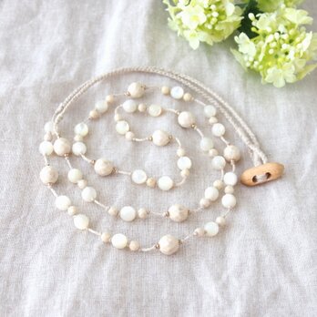 White-Beige Long Necklaceの画像