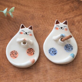 陶器で作った 猫のお香立て①の画像