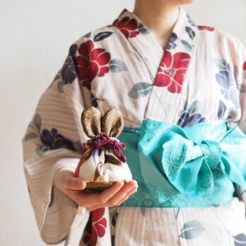 ウサギ型の台湾花柄x絹織物mini巾着ポーチ(一点作品)の画像