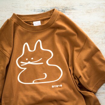 koubako-neko Tシャツ（キャメル）の画像