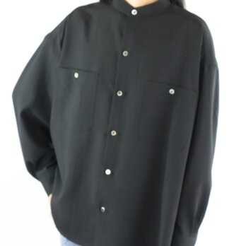 男女兼用　スタンドカラー　オーバーサイズシャツ　黒の画像