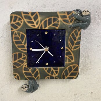 陶の壁掛け時計（小）「ナマケモノの森」の画像