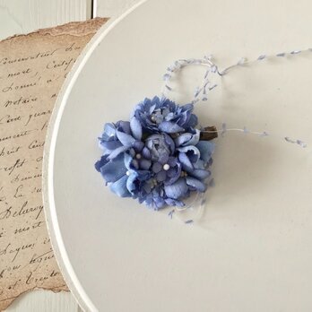 染め花のミニクリップ(パープル系ブルー)の画像