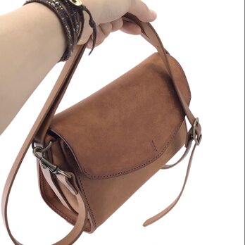 Koori bag イアタリアンレザー　ヴィヴィド　ライトブラウンの画像