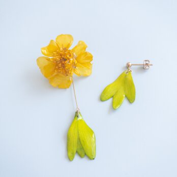 マリーゴールド&ガーベラ　ピアス　生花のアクセサリーの画像