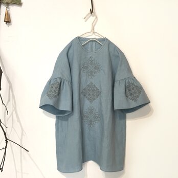 [ puyo様 専用 ] ソロチカ刺繍のリネン半袖ブラウス -light blue-の画像