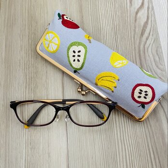 フルーツミックス手刺繍のメガネ、ペンケースの画像
