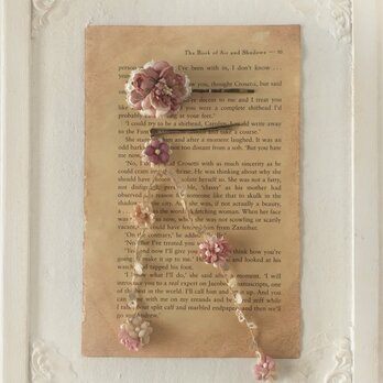染め花のガーランド付きヘアピン(マロンピンク)の画像
