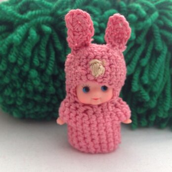 ピンクのウサギのきぐるみを着たキューピーちゃん！の画像