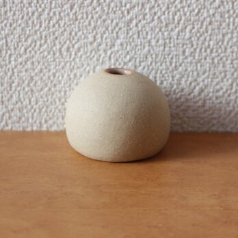 陶器　花器 ドームのような形 ベージュ 地シリーズの画像