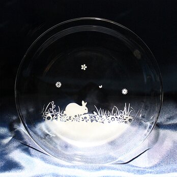 【お花と春うさぎ／カエルと挨拶】うさぎモチーフのガラス小皿 ★名入れ加工対応品（有料）の画像
