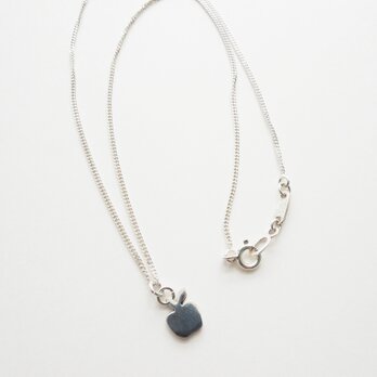 N006 apple necklaceの画像