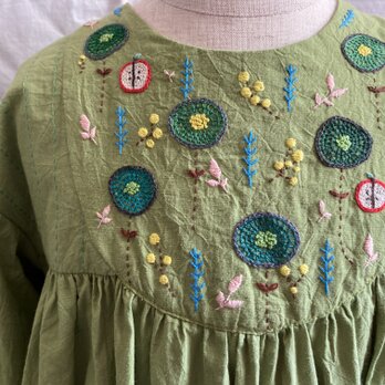 まあるいお花の刺繍ワンピースsize90cm-若草の画像