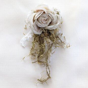 布花コサージュ 薔薇と小花(ホワイト/薄いピンク) / 161883635の画像