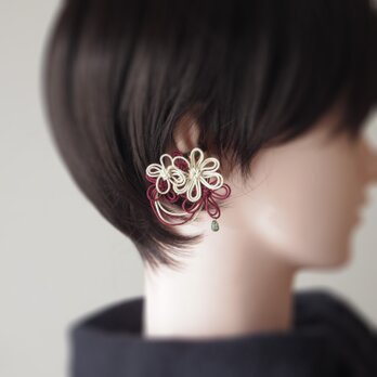 かたっぽイヤーカフ「満チ零ルオモヒ」（アイボリー×臙脂）