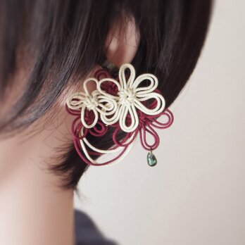 かたっぽイヤーカフ「満チ零ルオモヒ」（アイボリー×臙脂）