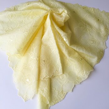 草木染刺繍ハンカチ バラ（レモンイエロー）の画像