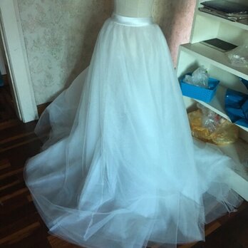 上品 ウェディングドレス スカートのみ ホワイト ソフトチュール サッシュベルト スリットの画像