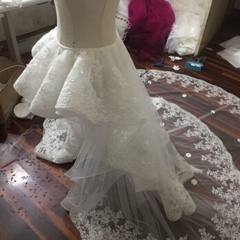 高品質！ 3D立体レース刺繍 ホワイト 柔らかく重ねたチュールスカート トレーンのみ /結婚式/の画像