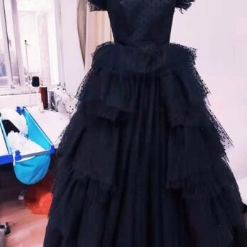 豪華！カラードレス 黒 ベアトップ ソフトチュール フレアスカート 憧れのドレス エレガント シアーな美 しさの画像