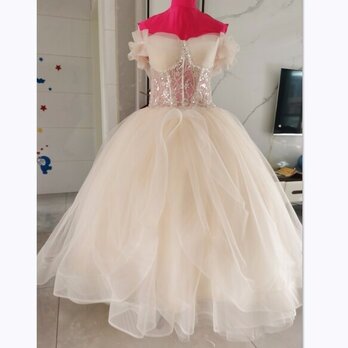 カラードレス 薄シャンパンの色 ソフトチュール オフショル プリンセスライン ベアトップ ロング 憧れのドレスの画像
