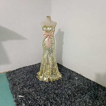 高品質！イブニングドレス ゴールド マーメイドライン ロング ベアトップ 優雅なシルエット 細見えシルエットの画像