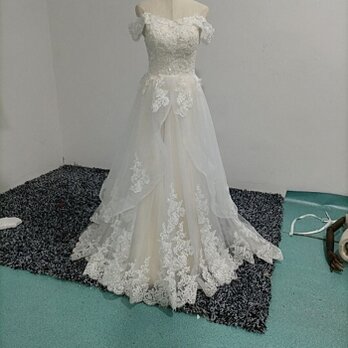 豪華！コピーウエディングドレス ホワイト ソフトチュール Aライン トレーン オフショル ミディアムドレスの画像