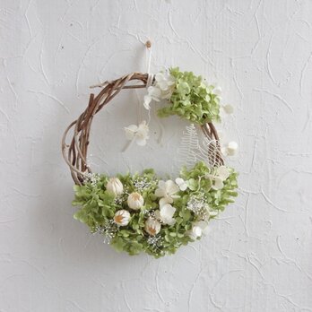 white buds and annabel wreathの画像