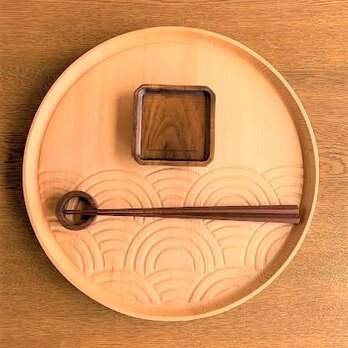 【◦人気シリーズ】ラウンド トレイ　- 青海波 -seigaiha round tray　トガの木の画像