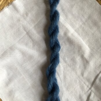 手紡ぎ糸 藍染ダニーデン羊(淡色)Bの画像