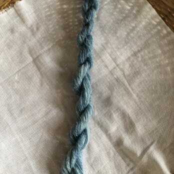 手紡ぎ糸 藍染ロムニー羊Dの画像