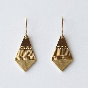 模様を打った 真鍮ピアス／medallion pattern hook earrings chandelierの画像