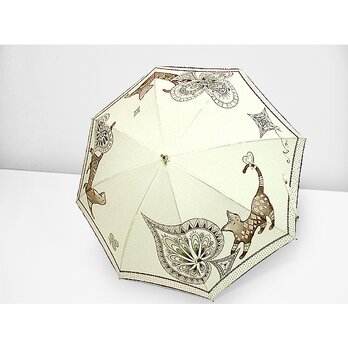 モダンにゃんこにトランプ模様の日傘（ドット柄布付き）（薄生成色）　の画像