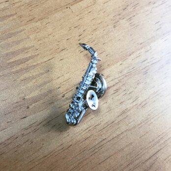 【サックス】スターリングシルバー製ピンバッジ Saxophone ケース付 楽器アクセサリー ブローチ ピンズ タイピンの画像