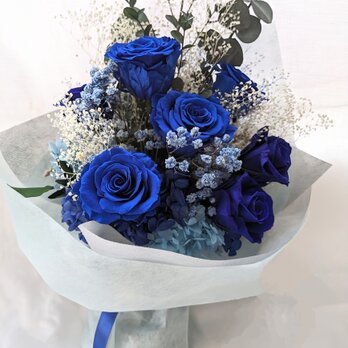 プリザードフラワー青い薔薇とかすみ草と小花の花束の画像