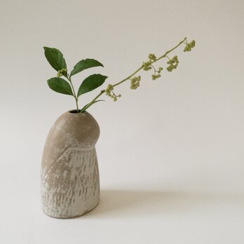 Think (cast flower vase)の画像
