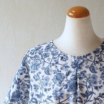 木版更紗の半袖タックワンピ・青花の画像