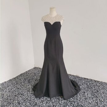 上品！イブニングドレス 黒 マーメイドライン 優雅なシルエット ロングドレスの画像
