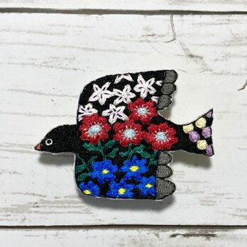 手刺繍オリジナルブローチ＊花鳥（黒）の画像