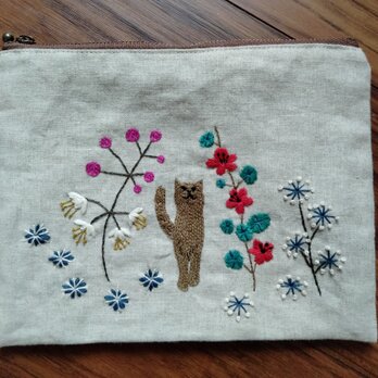 手刺繍☆リネンのポーチ☆猫の散歩の画像