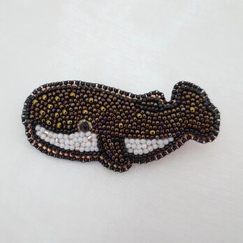 happy whale broochの画像