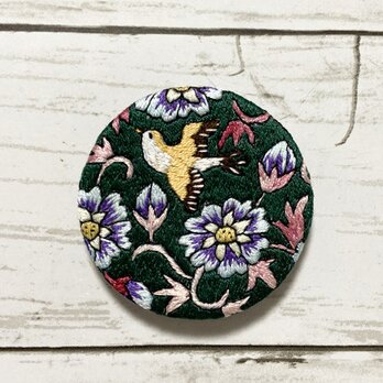 手刺繍オリジナルブローチ＊花と小鳥の画像